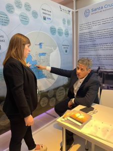 CONEXPLO22: Autoridades de YPF y CGC visitaron el stand del Instituto de Energía de Santa Cruz