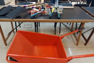Educación recibió una donación de herramientas para la EPPR Nº24 de Camusu Aike