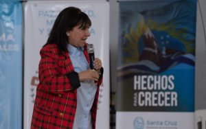 Velázquez: “Tenemos la obligación de abrazar a los estudiantes para que se aferren fuerte a la vida”