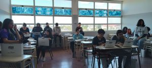 Continúan entregando notebook a estudiantes de Educación Secundaria