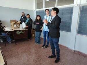 Continúan entregando notebook a estudiantes de Educación Secundaria