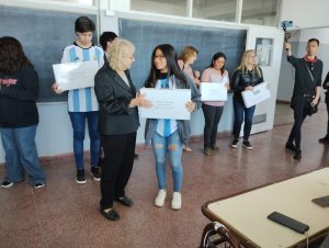 Continúan entregando notebook a estudiantes de Educación Secundaria
