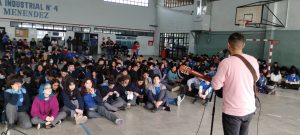 Ariel Arroyo presentó el “Cancionero Popular Santacruceño” en la Escuela Industrial Nº4