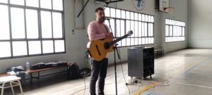 Ariel Arroyo presentó el “Cancionero Popular Santacruceño” en la Escuela Industrial Nº4