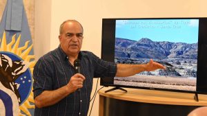 Se concretó charla sobre el dinosaurio Maip Macrothorax en Casa de Santa Cruz