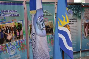 El IPES de Caleta Olivia realizó la ceremonia de cambio de banderas