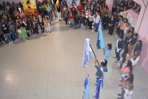 El IPES de Caleta Olivia realizó la ceremonia de cambio de banderas