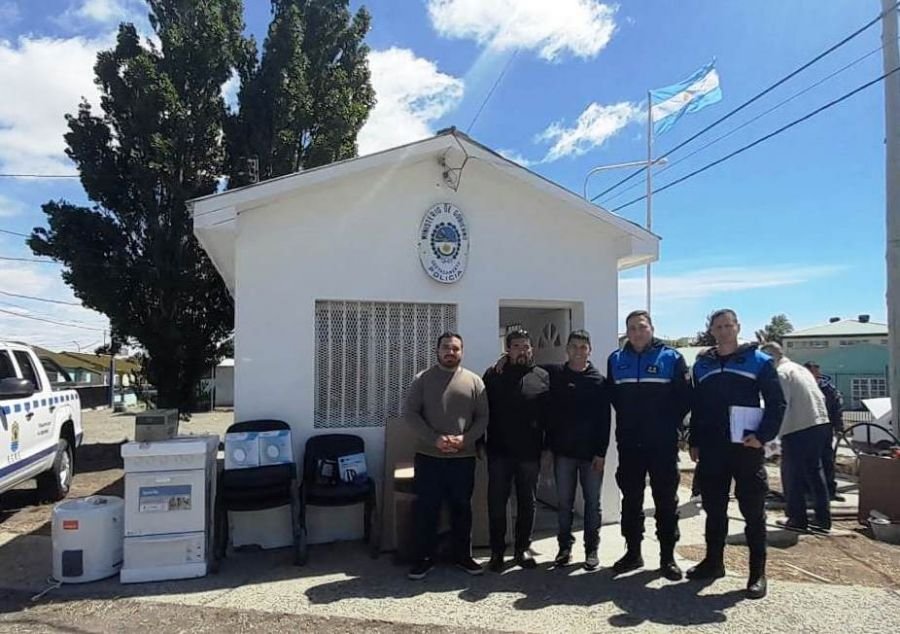 Entregaron bienes e insumos para el Puesto Fijo del Barrio 499 en Río Gallegos