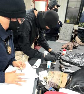 Caleta Olivia: la Policía allanó el Barrio 2 de Abril tras una investigación de venta de drogas