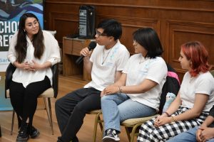 Estudiantes parlamentarios dialogaron con la gobernadora en el Salón Blanco