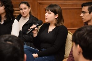 Estudiantes parlamentarios dialogaron con la gobernadora en el Salón Blanco