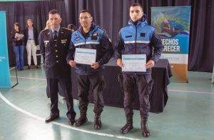 Entregaron Certificados de Formación y materiales didácticos a escuelas de El Calafate