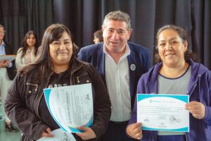 Entregaron Certificados de Formación y materiales didácticos a escuelas de El Calafate