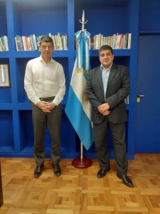 Salud y la Universidad Jauretche gestionan la presencia de especialistas en Santa Cruz