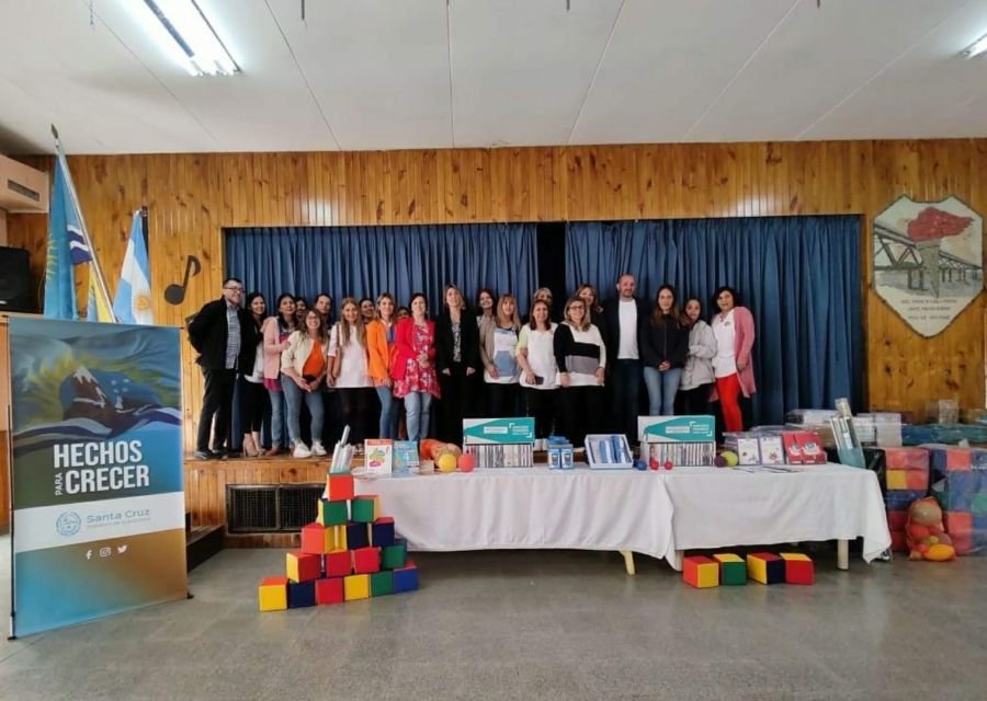 Entregaron materiales didácticos a instituciones educativas de Piedra Buena