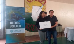 El Gobierno Provincial entregó más de 100 computadoras a estudiantes de Gobernador Gregores