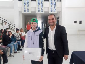 Más 300 notebooks fueron entregadas a estudiantes de las Escuelas Industriales Nº 4 y 6