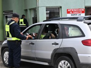 Seguridad Vial realiza controles de documentación y de alcoholemia en toda Santa Cruz