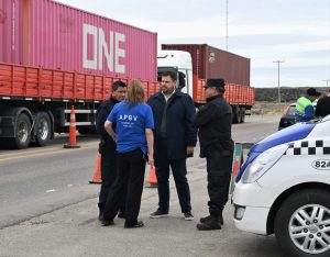 Seguridad Vial realiza controles de documentación y de alcoholemia en toda Santa Cruz