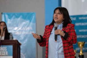 Llegan 100 mil libros para aprender en las escuelas de Santa Cruz