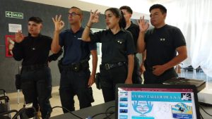 Educación continúa con las capacitaciones en el uso y manejo de Lengua de Señas