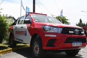 Fortalecimiento a las localidades: entregaron una camioneta 0KM al personal de bomberos de Los Antiguos