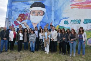 Se presentó un mural en homenaje a los trabajadores y las trabajadoras de la salud en Caleta Olivia