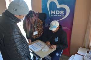 Programa Mirarnos: Se entregaron anteojos a titulares de derecho de Puerto Deseado