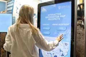 Feria PDAC: Santa Cruz inaugura su stand y continua en búsqueda de inversiones para el sector minero