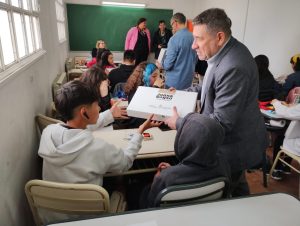 Educación realizó entrega de notebooks en el Polivalente de Arte
