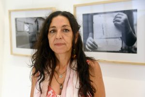 Autoridades recorrieron la muestra fotográfica “La memoria que resuena en el silencio”