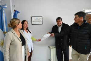 Se realizó mural artístico y se descubrió placa en reconocimiento a la comunidad de Perito Moreno