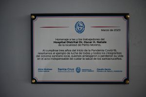 Se realizó mural artístico y se descubrió placa en reconocimiento a la comunidad de Perito Moreno