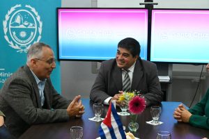 Autoridades de Salud se reunieron con el embajador de Cuba