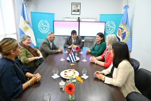 Autoridades de Salud se reunieron con el embajador de Cuba