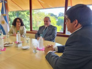 Santa Cruz y la Universidad de Quilmes avanzan en convenio para la capacitación de personal sanitario