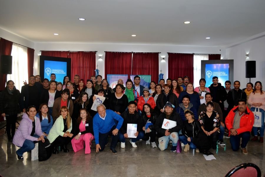 Referentes de toda la provincia estuvieron presentes en el 1° Encuentro Provincial de Cooperativas