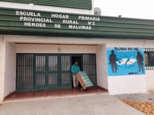 Educación hizo entrega de “Libros para Aprender” en la Escuela Hogar N°2 de Gobernador Gregores