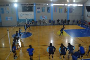 Seleccionados santacruceños de vóley se preparan para las competencias regionales y binacionales