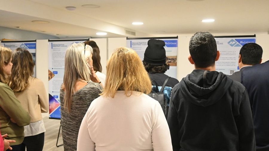 Casa de Santa Cruz inauguró la muestra “Malvinas Argentinas. Nuestras Vivencias”