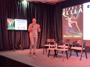 Velázquez: “Personas como Golombek ayudan a pensar el futuro y a diseñar políticas públicas”