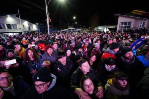 Las y los emprendedores, la música y los visitantes: Un éxito de Sabores Santacruceños en Río Turbio