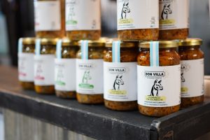 Las y los emprendedores, la música y los visitantes: Un éxito de Sabores Santacruceños en Río Turbio