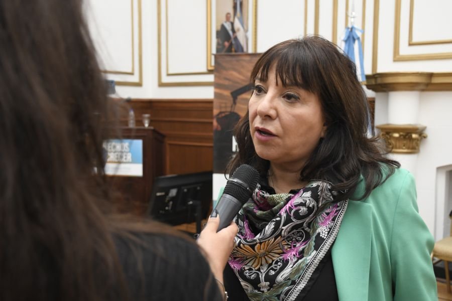 Velázquez: “Nos manejamos con total transparencia institucional”