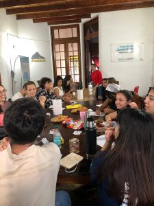 Más de cincuenta estudiantes santacruceñxs celebraron la actividad “Merienda patriótica y santacruceña”