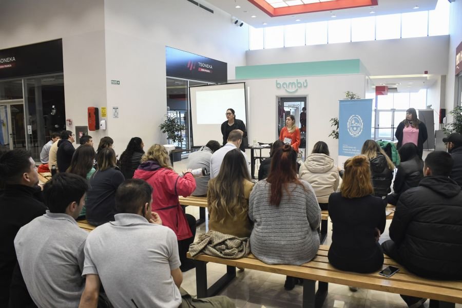 Brindaron capacitación en prevención de la violencia laboral para trabajadorxs en Zona Franca