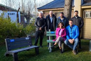 Producción y Ambiente recibieron bancos reciclados