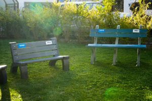 Producción y Ambiente recibieron bancos reciclados