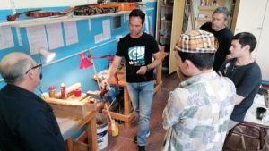 La Escuela Provincial de Música Re Si avanza con el Taller de Luthería