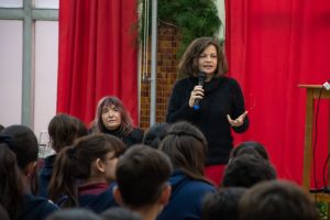 29° Feria del Libro: Desde instituciones educativas llega a los estudiantes con la charla de Paula Bombara